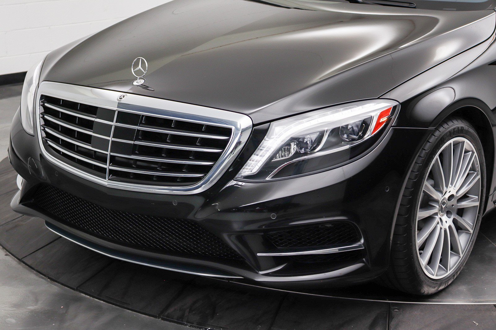 Used 2017 Mercedes-Benz S 550 Sedan image 10