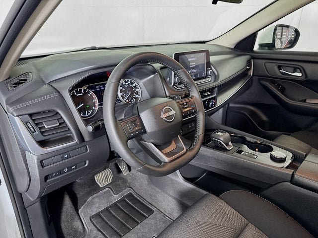 Certified 2026 Nissan Rogue SV AWD/4WD image 9