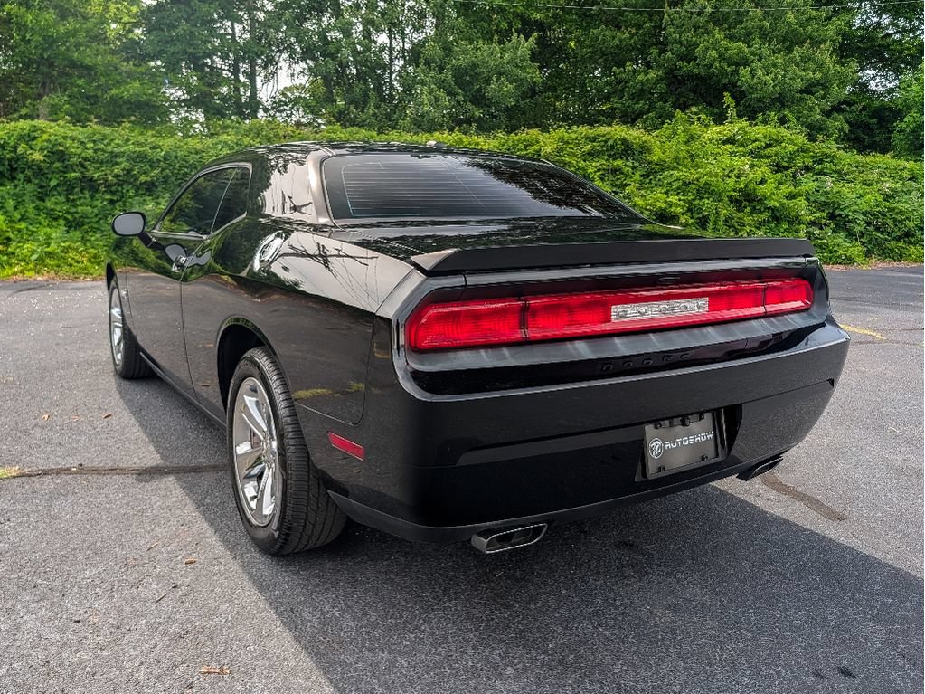 Used 2014 Dodge Challenger R/T RWD image 8