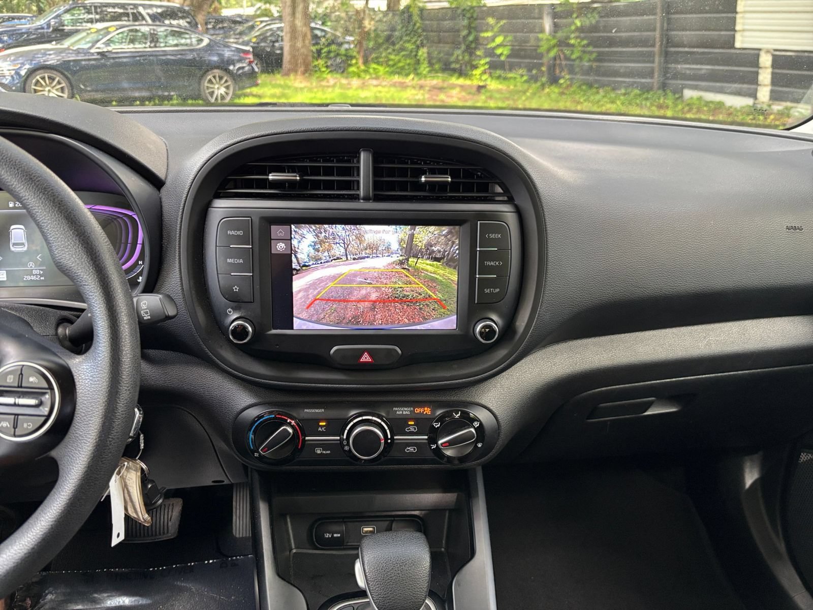 Used 2025 Kia Soul LX w/ LX Technology Package FWD image 16
