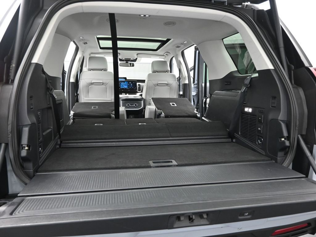 Used 2025 Ford Expedition Active image 25