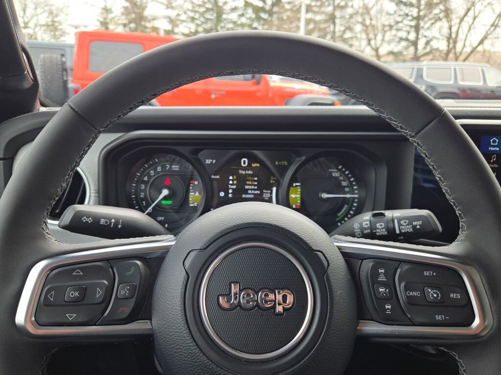 Certified 2025 Jeep Wrangler Unlimited Sahara w/ Safety Group image 29