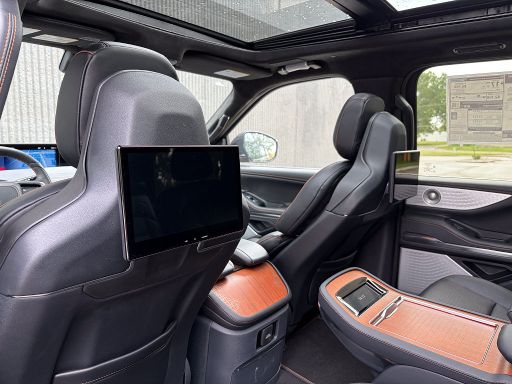 New 2027 Lincoln Navigator Black Label AWD/4WD image 24