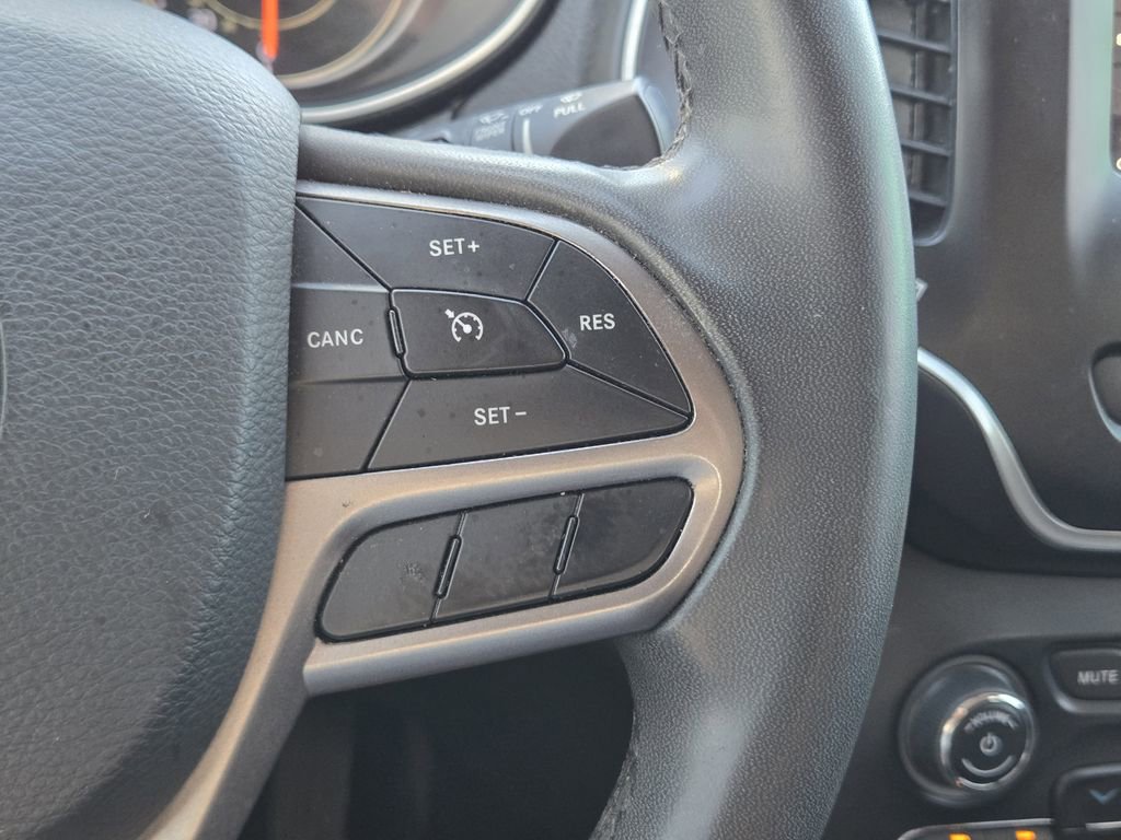 Used 2020 Jeep Cherokee Latitude Plus image 31