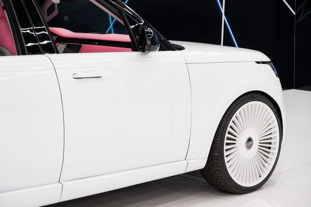 Used 2025 Land Rover Range Rover SE image 11