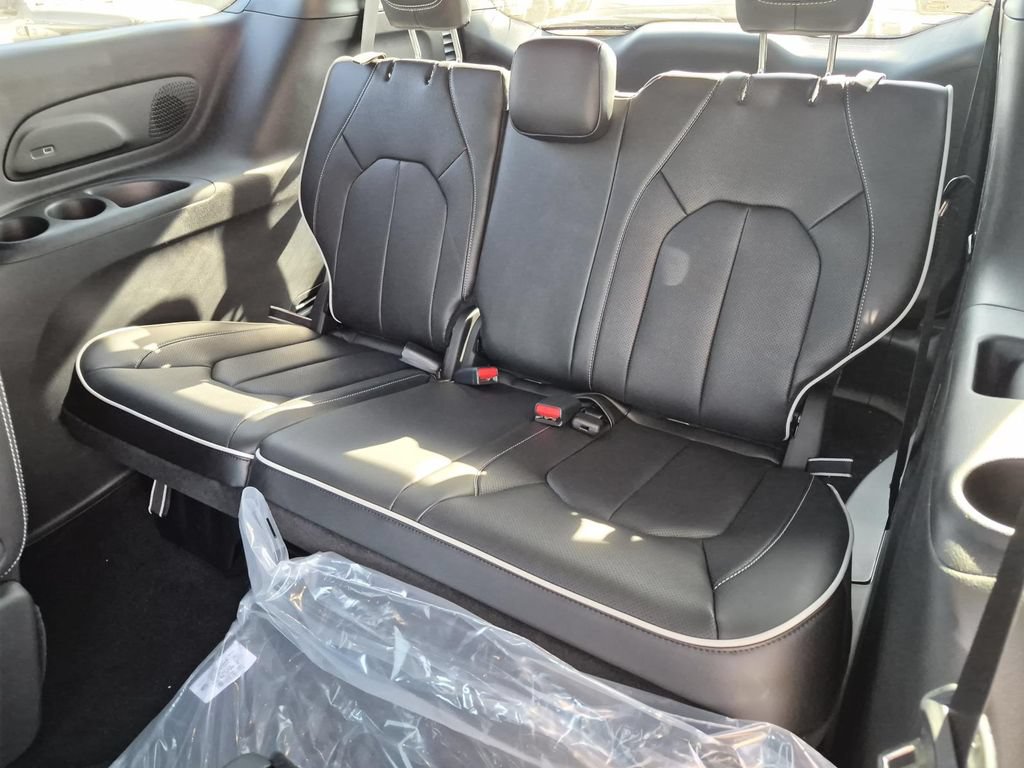 New 2026 Chrysler Pacifica Limited w/ S Appearance Package FWD image 14