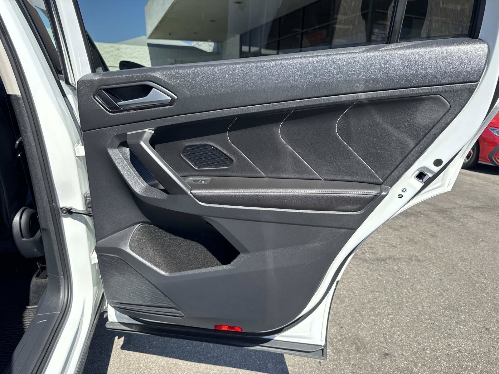 Certified 2023 Volkswagen Tiguan SE FWD image 30