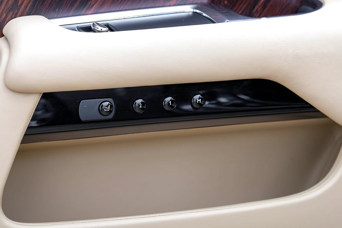 Used 2016 Rolls-Royce Wraith RWD image 41