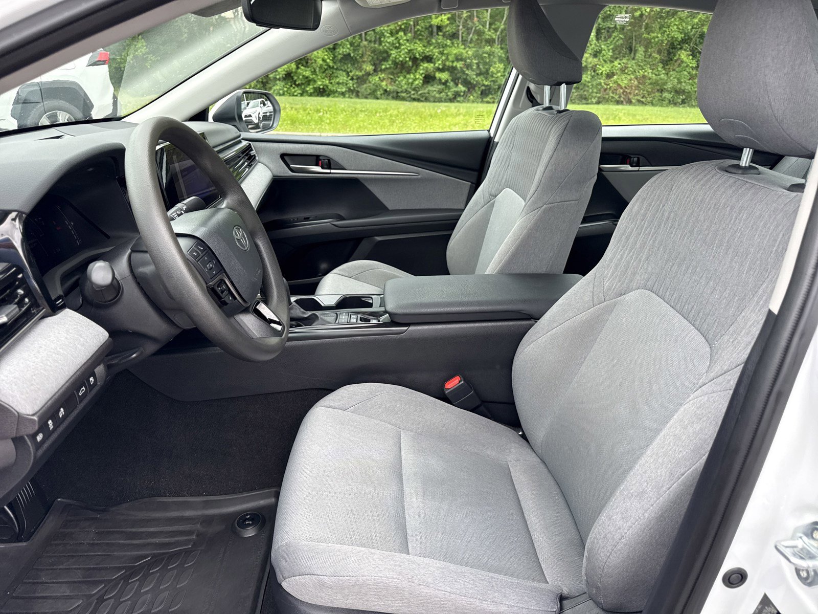 Used 2025 Toyota Camry LE w/ Convenience Package FWD image 11