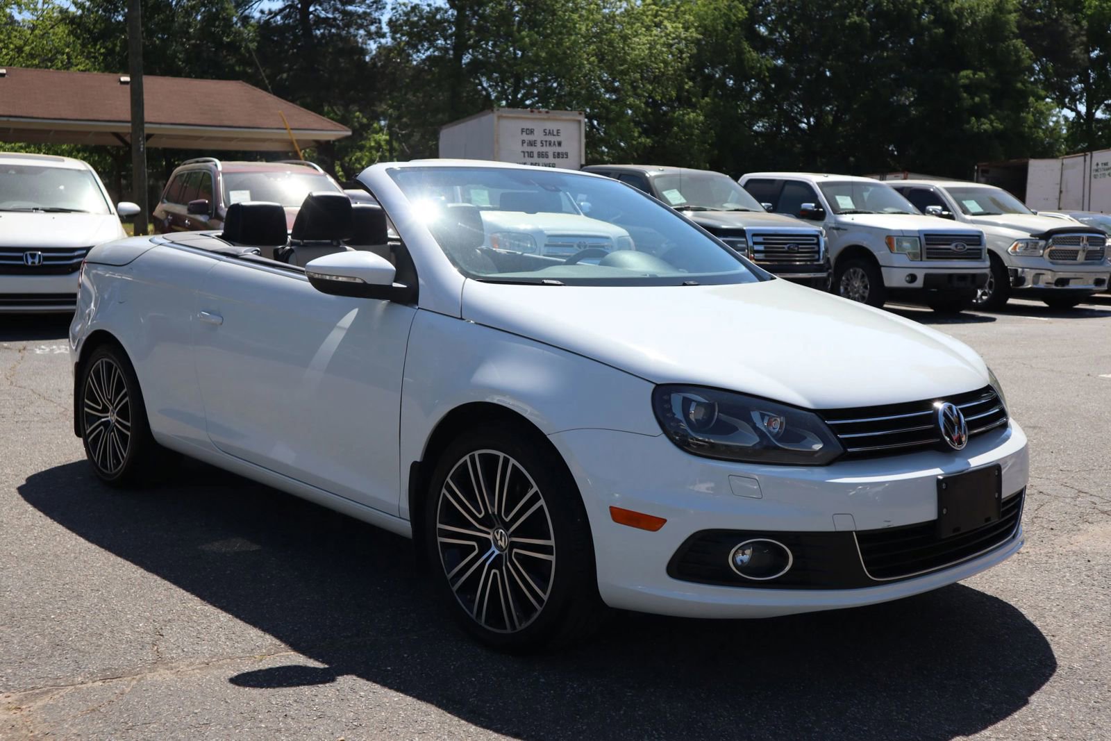 Used 2015 Volkswagen Eos Executive FWD image 3