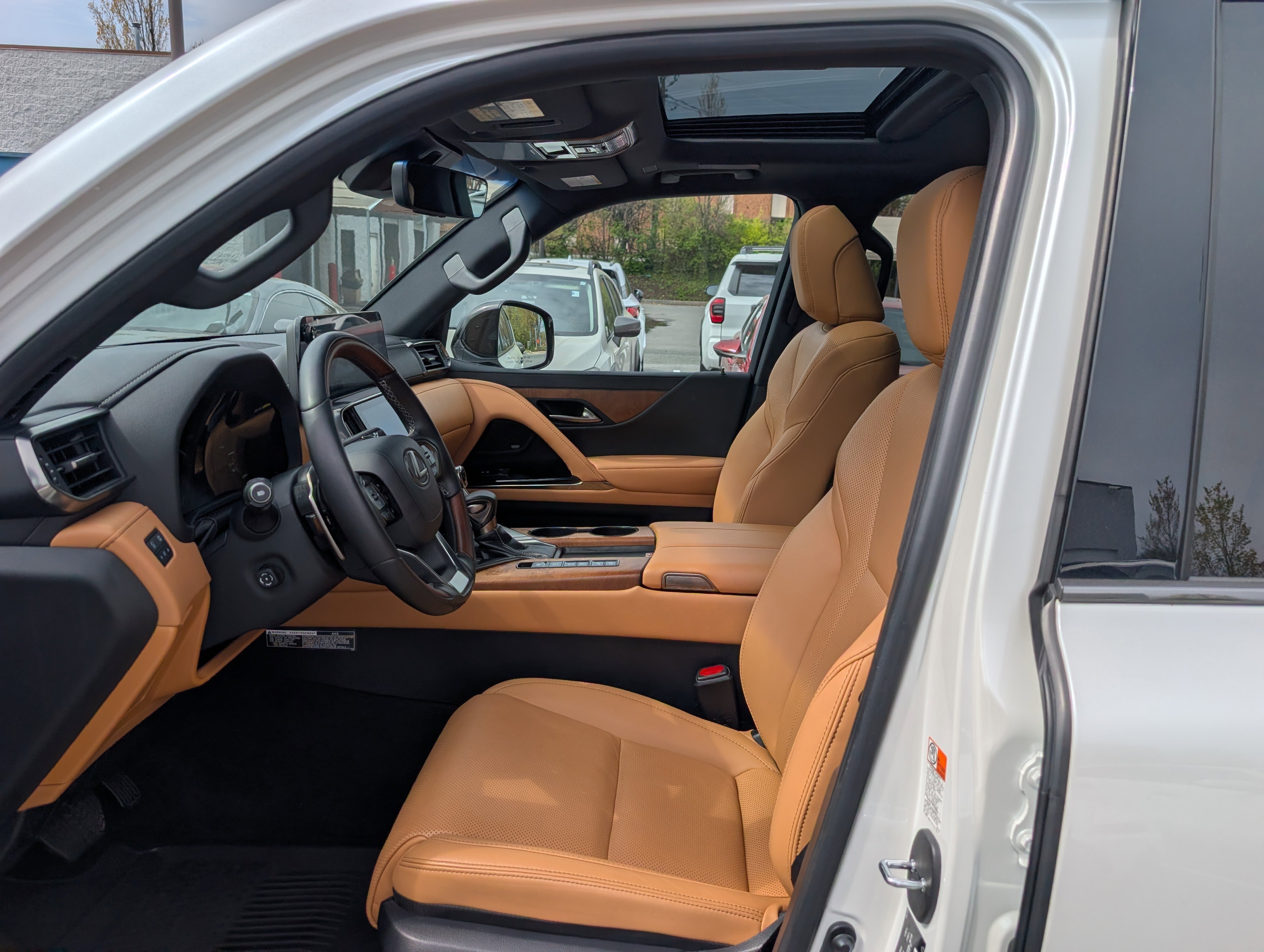 Used 2024 Lexus LX 600 4WD w/ Appearance Package image 18