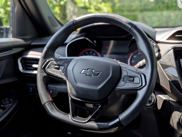 Used 2022 Chevrolet TrailBlazer RS w/ Technology Package FWD image 14