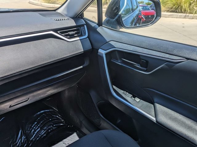 Used 2021 Toyota RAV4 LE w/ Carpet Mat Package (TMS) FWD image 18