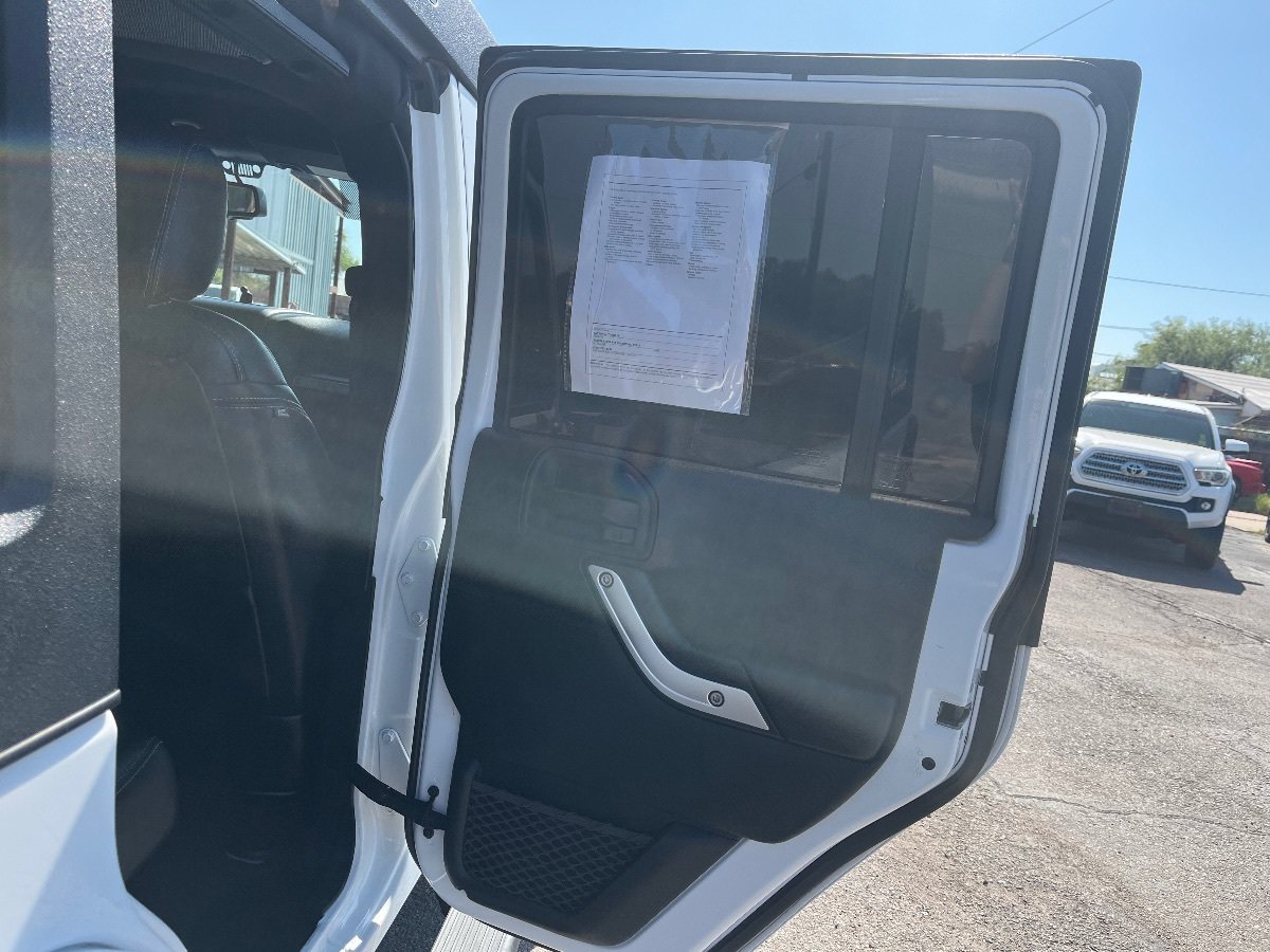 Used 2018 Jeep Wrangler Unlimited Rubicon w/ Connectivity Group AWD/4WD image 32