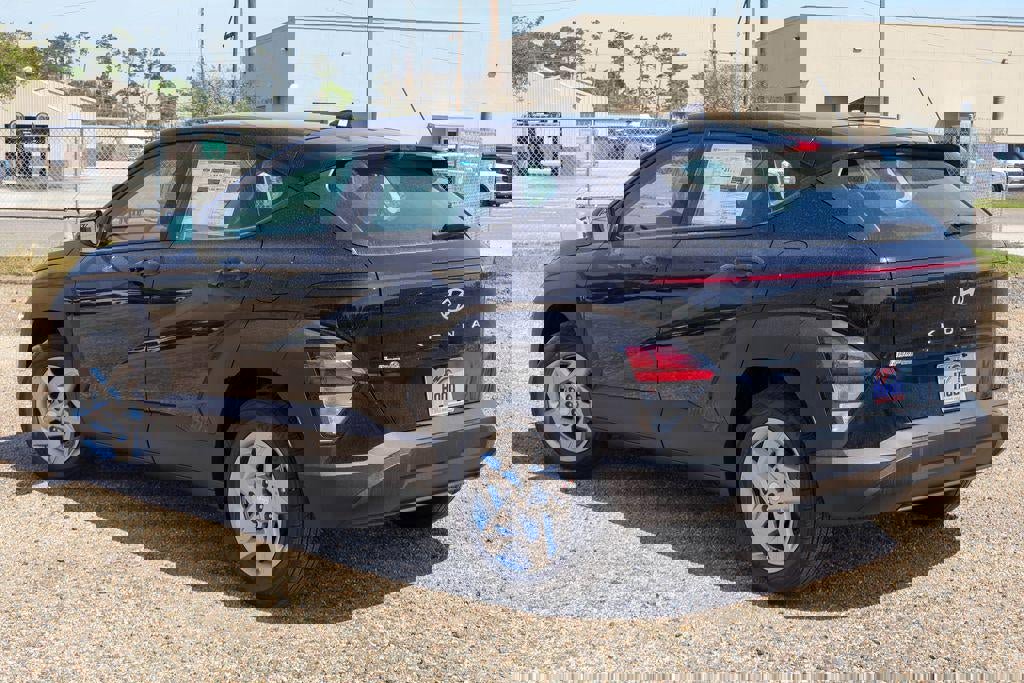 New 2026 Hyundai Kona SE image 2