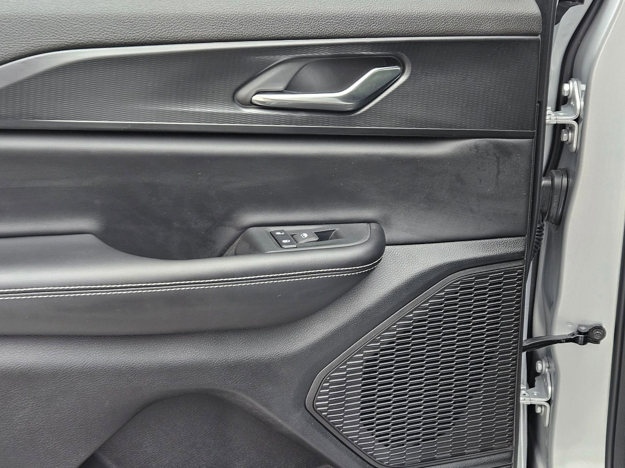 Used 2024 Jeep Grand Cherokee Altitude AWD/4WD image 24