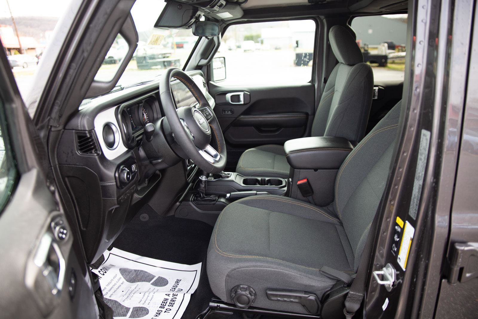 Used 2025 Jeep Wrangler Sahara image 19