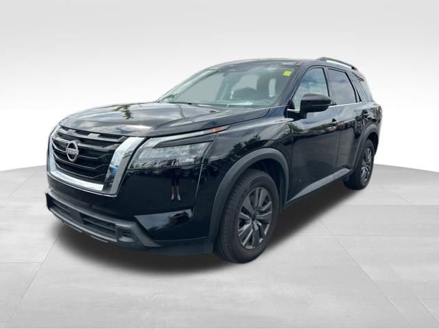 Used 2024 Nissan Pathfinder SV image 3