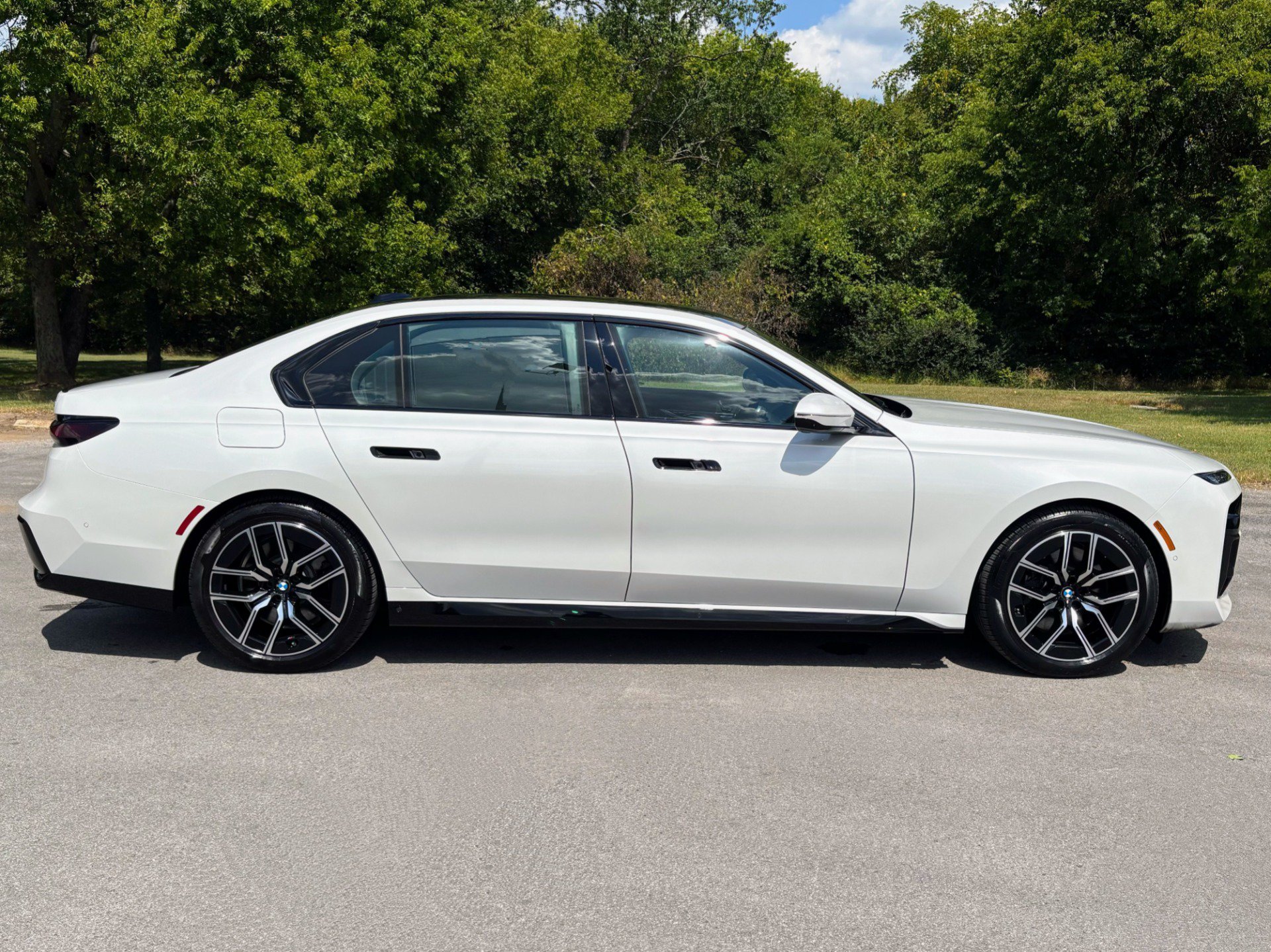 Used 2026 BMW 740i xDrive w/ Executive Package AWD/4WD image 8