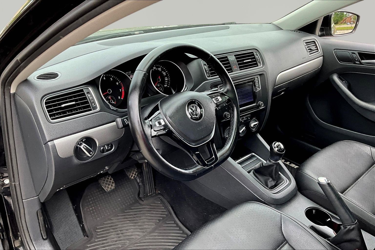 Used 2017 Volkswagen Jetta SE image 17