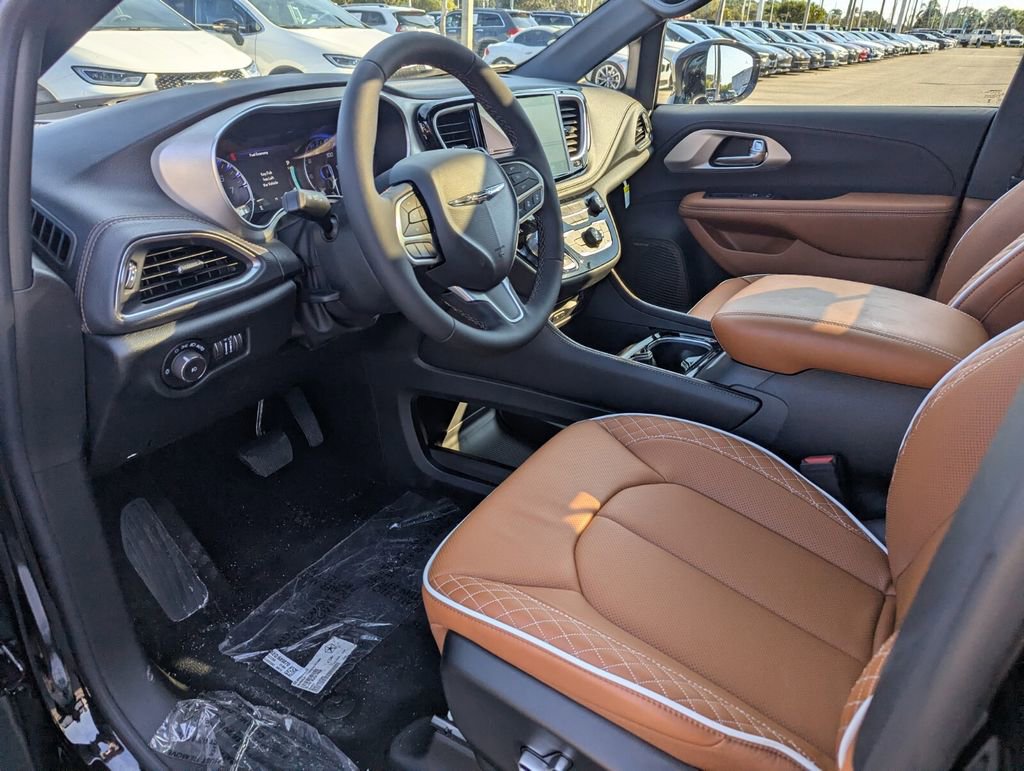 New 2026 Chrysler Pacifica Pinnacle w/ Trailer Tow Group image 15