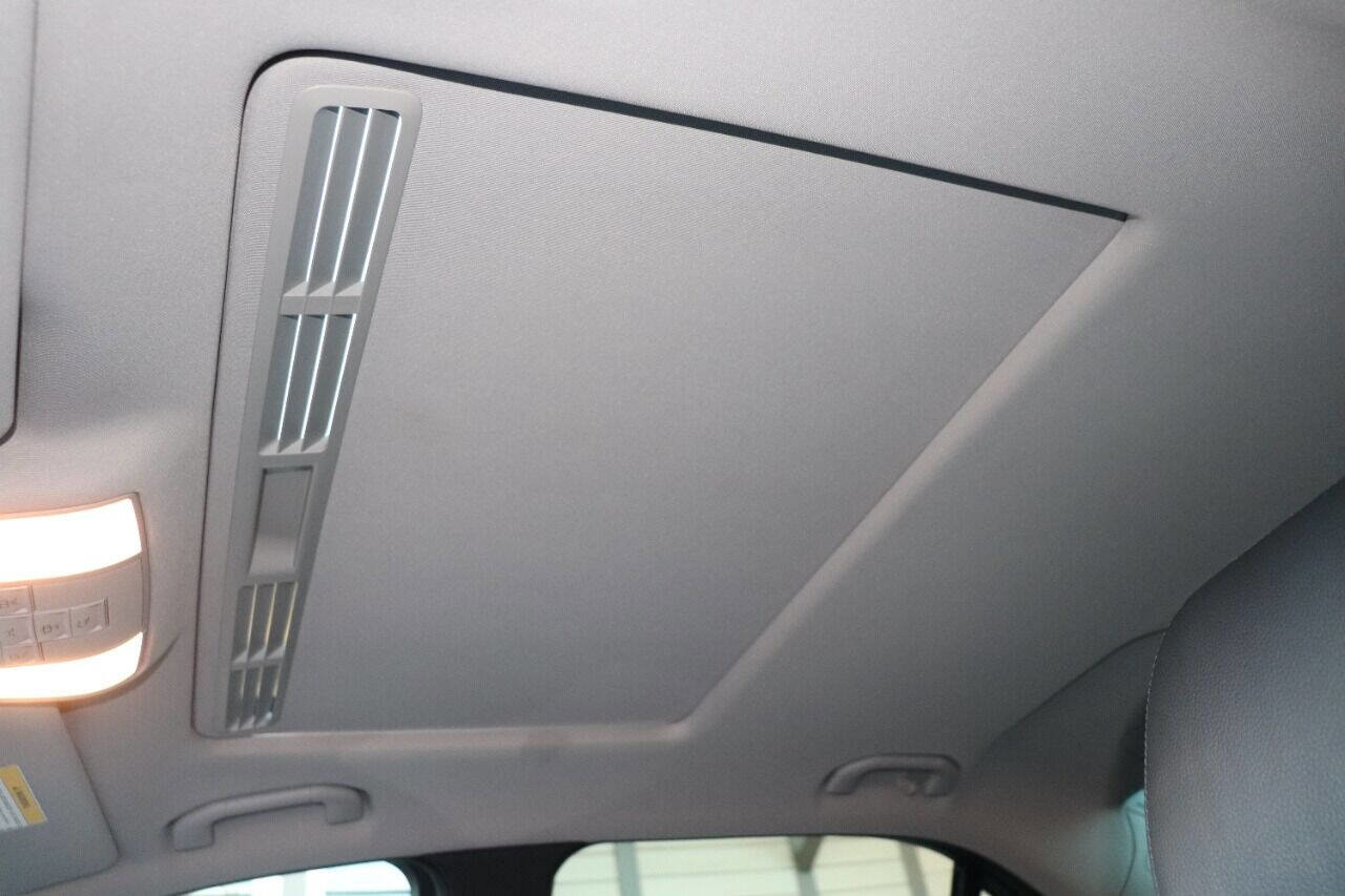 Used 2013 Mercedes-Benz E 350 Sedan image 34