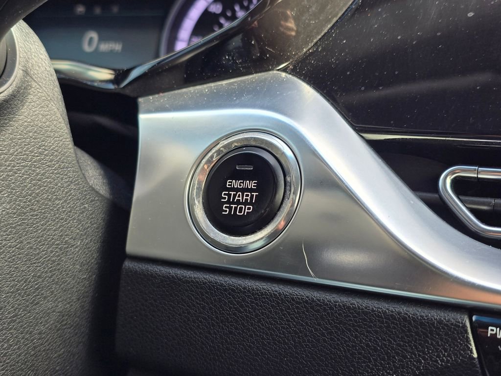 Used 2020 Kia Niro LXS FWD image 34