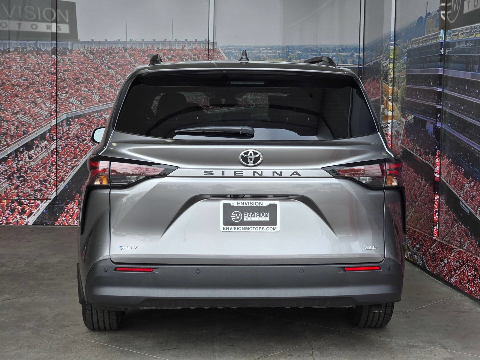 Used 2026 Toyota Sienna XLE FWD image 7