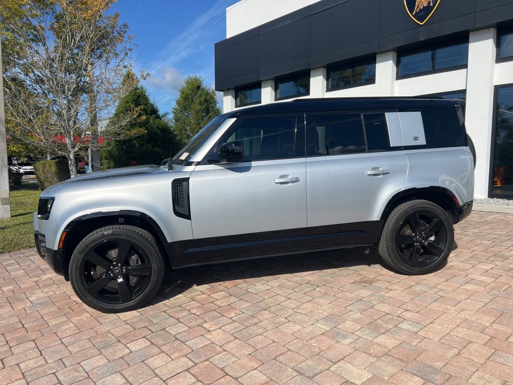 Used 2022 Land Rover Defender 110 X-Dynamic HSE image 3