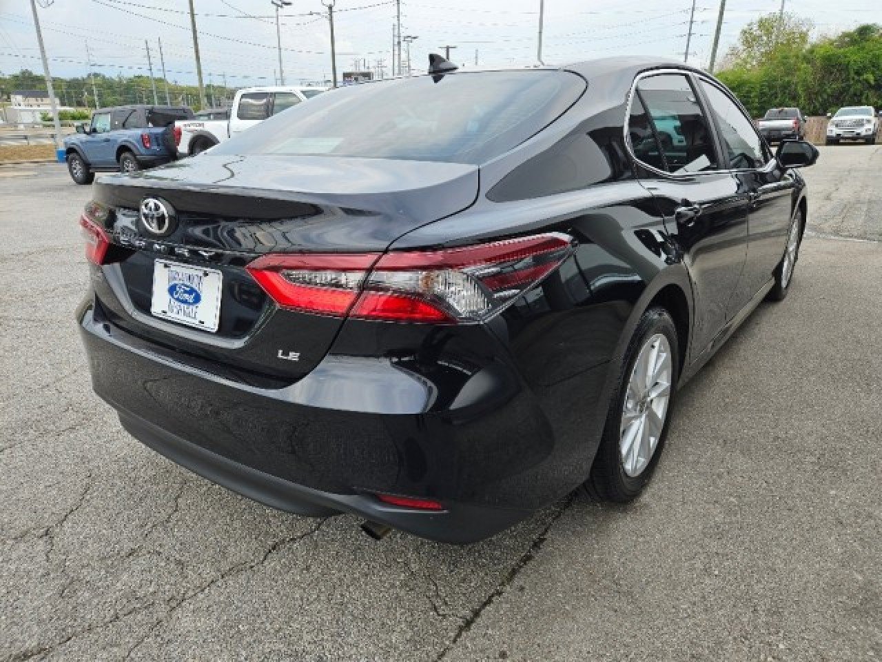 Used 2023 Toyota Camry LE image 6