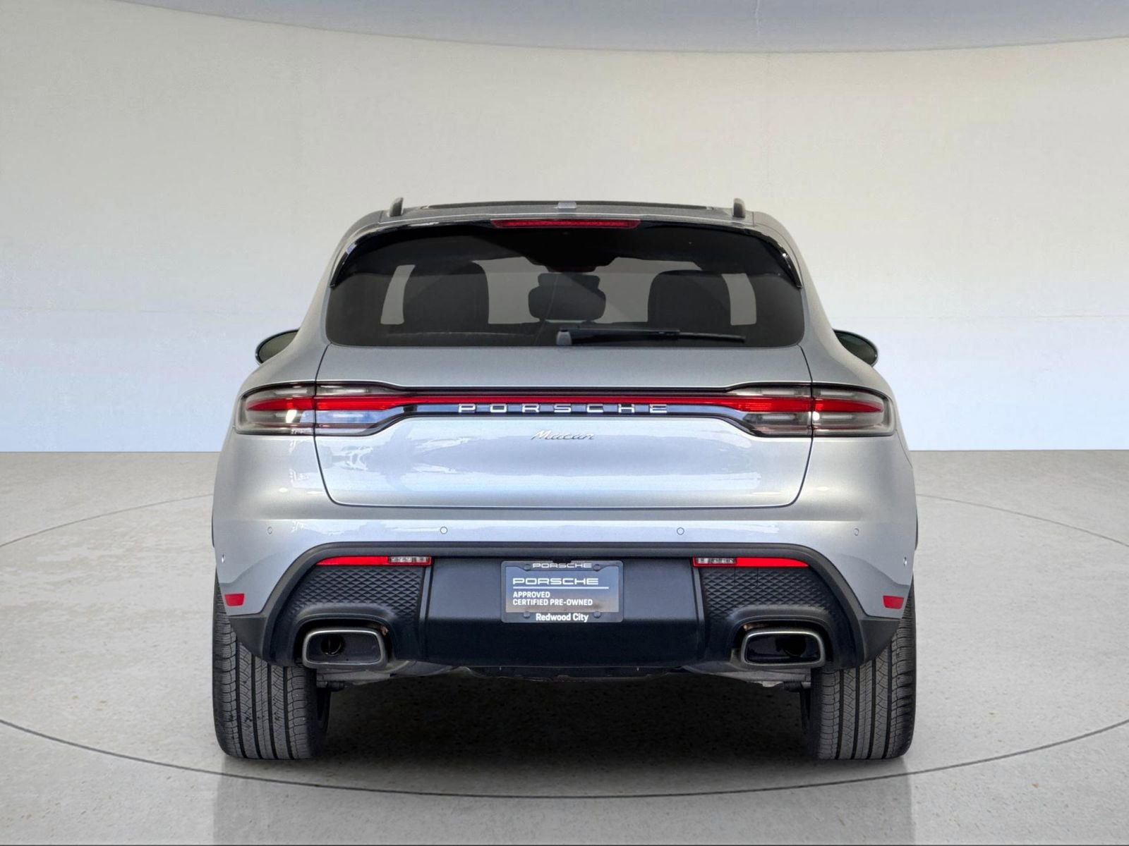 Certified 2025 Porsche Macan image 7