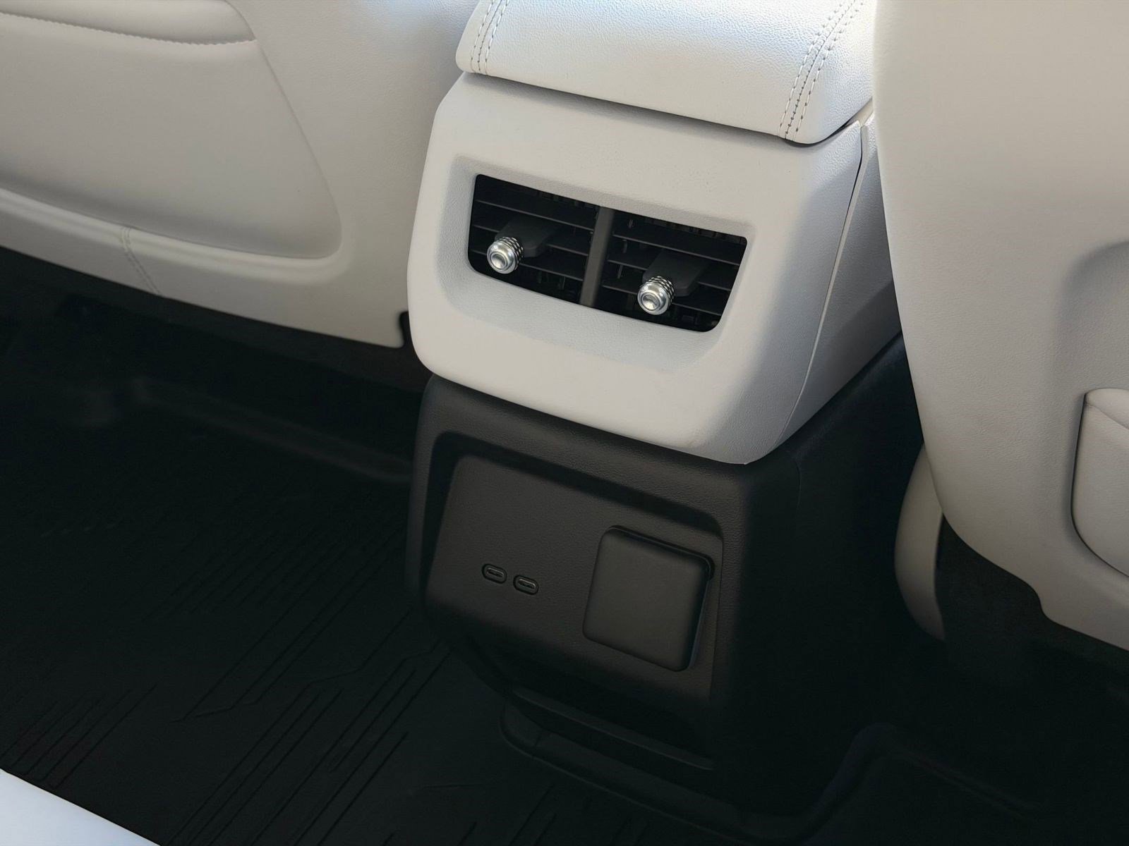 New 2026 Cadillac Optiq Luxury 1 image 29