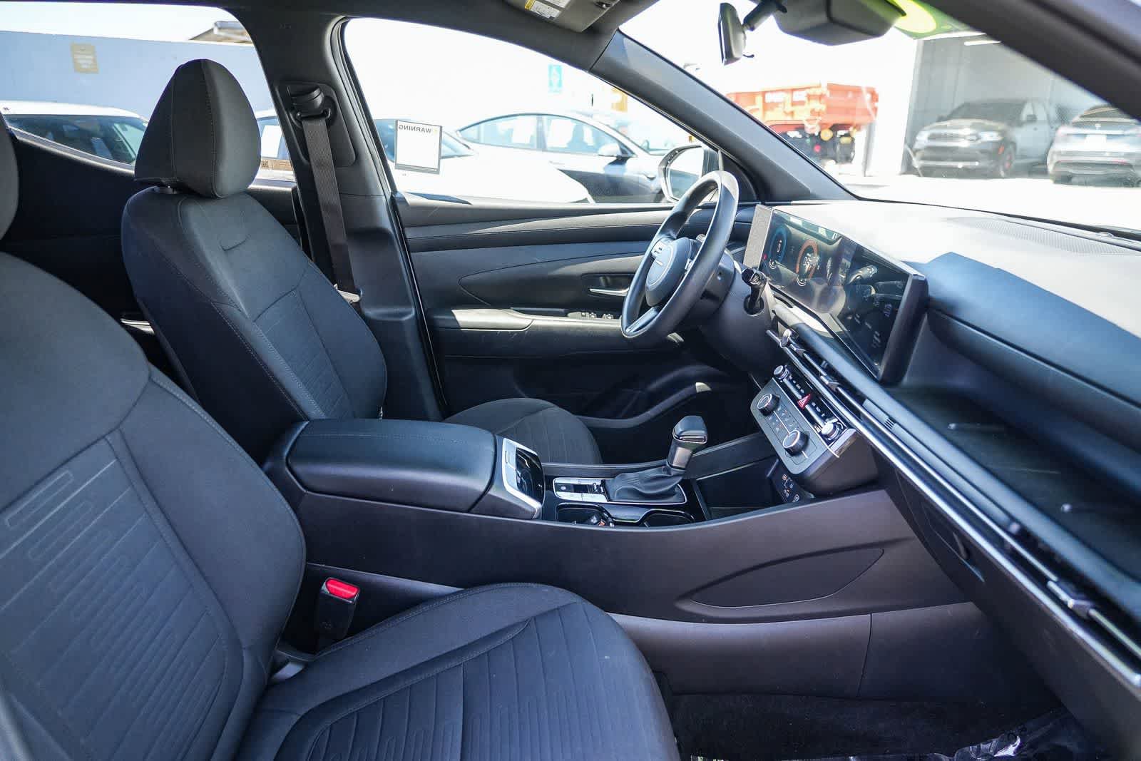 Used 2025 Hyundai Santa Cruz SE FWD image 16