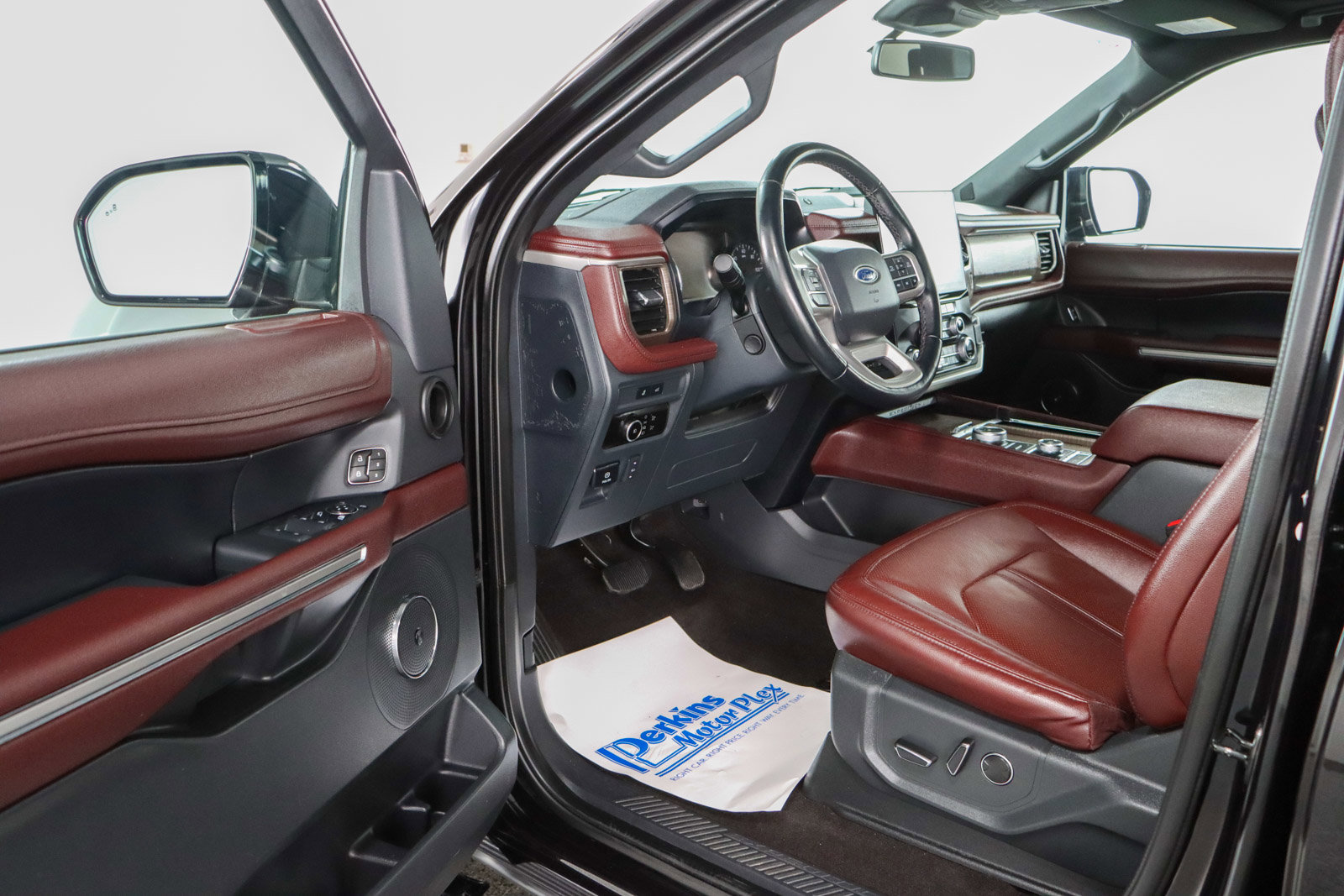 Used 2023 Ford Expedition Max Limited AWD/4WD image 3