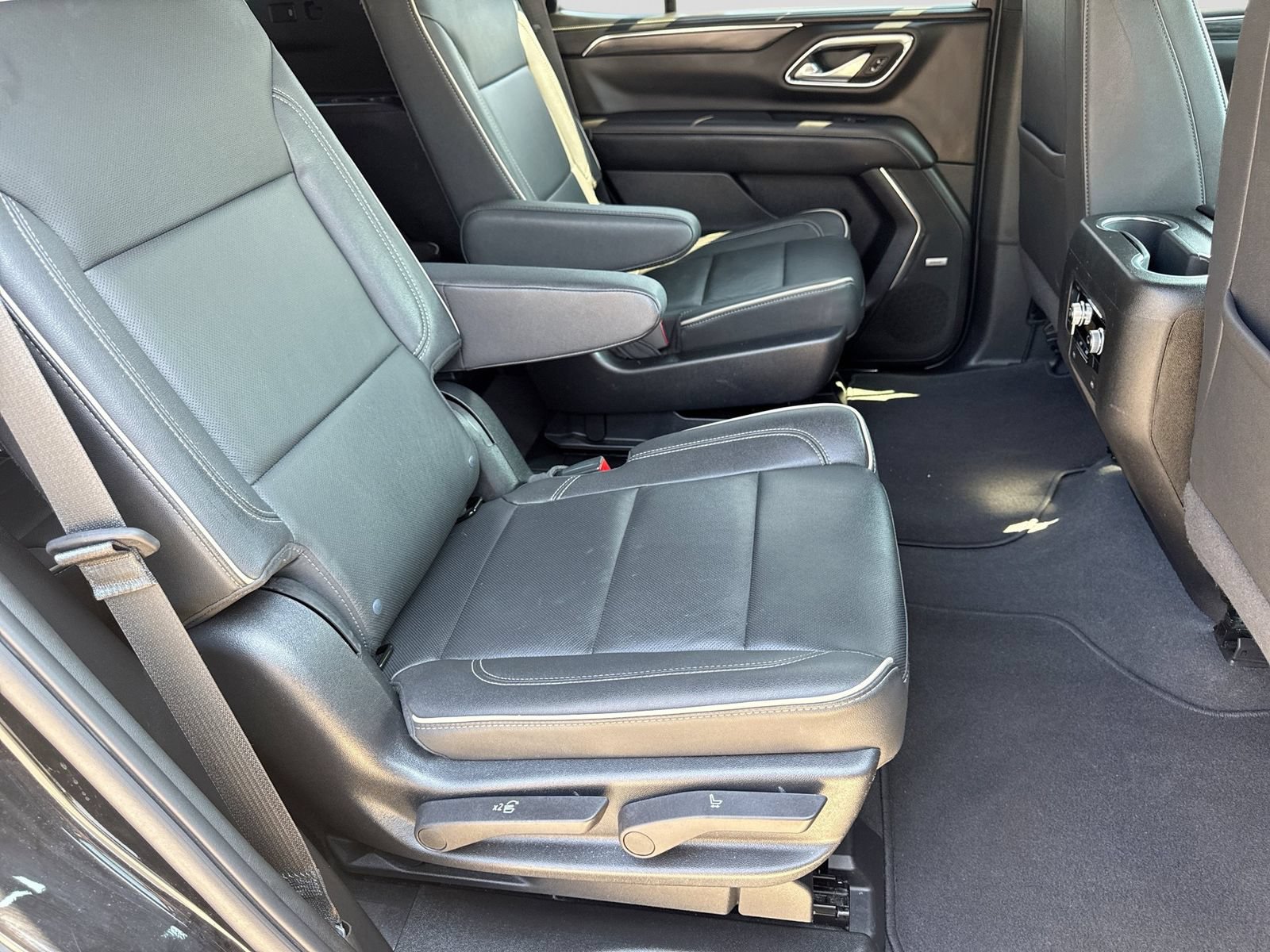 Used 2023 GMC Yukon SLT AWD/4WD image 25