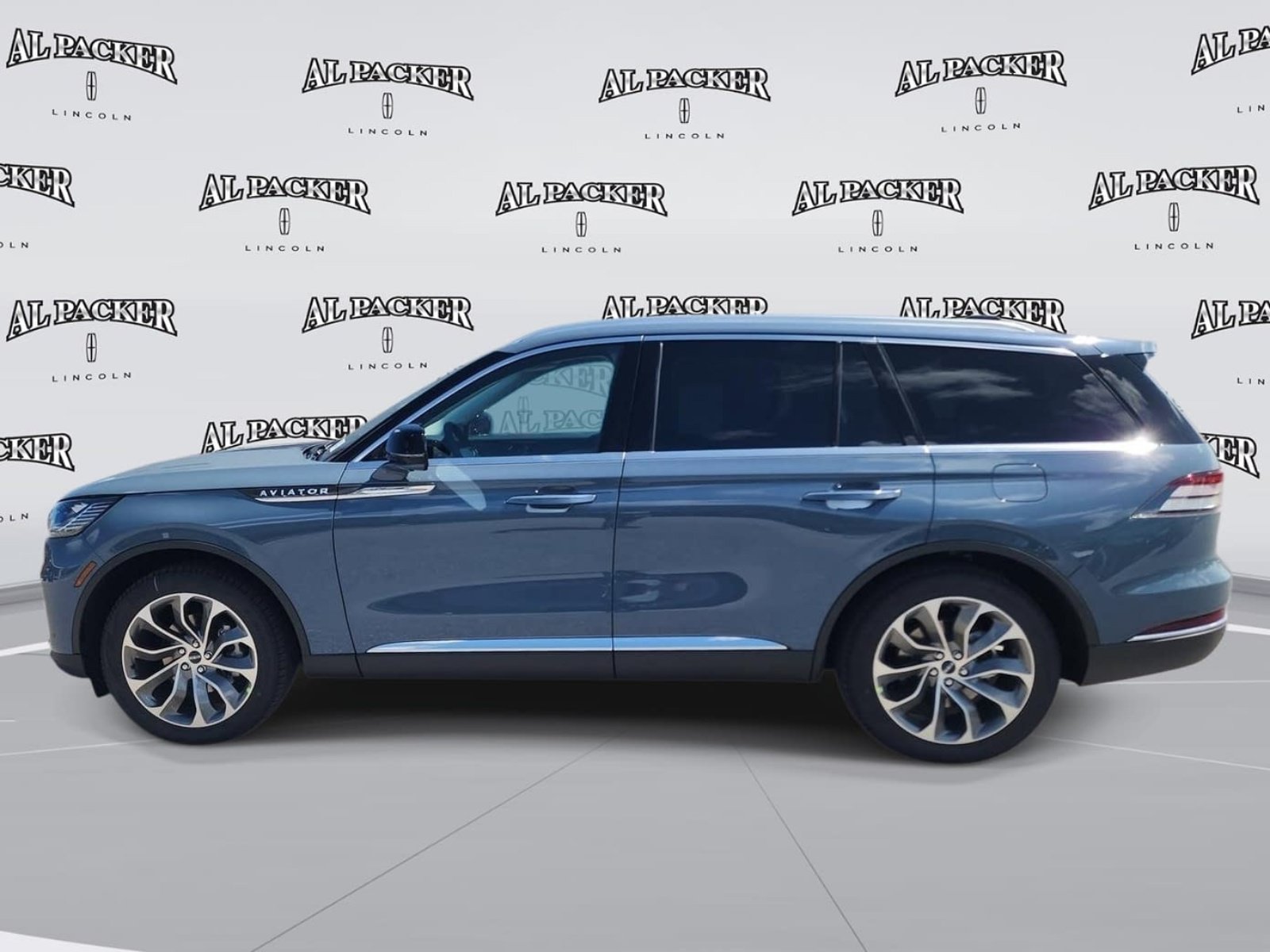 New 2026 Lincoln Aviator Reserve RWD image 2