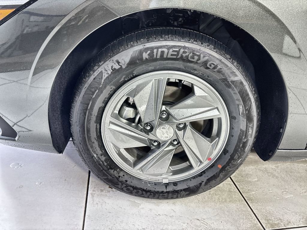 New 2026 Hyundai Elantra SE FWD image 18