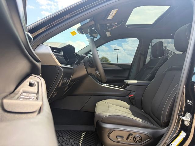 Used 2024 Jeep Grand Cherokee Laredo X AWD/4WD image 26