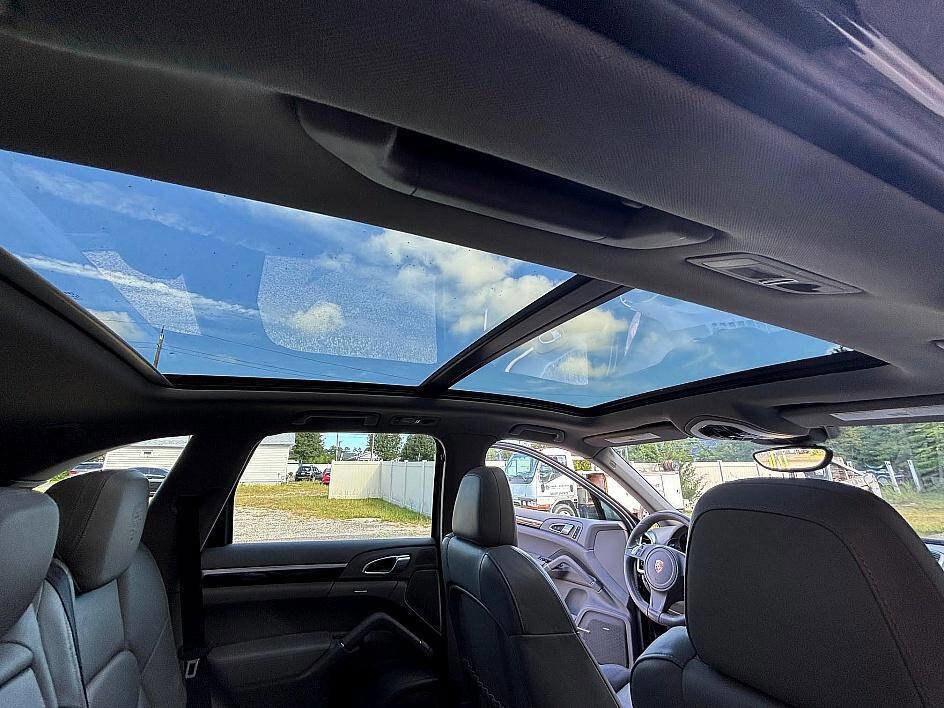 Used 2014 Porsche Cayenne Diesel Platinum Edition image 23