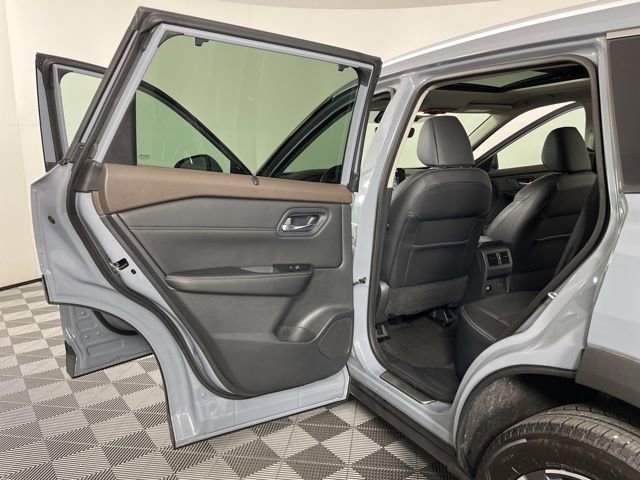 Used 2022 Nissan Rogue SL w/ SL Premium Package image 41