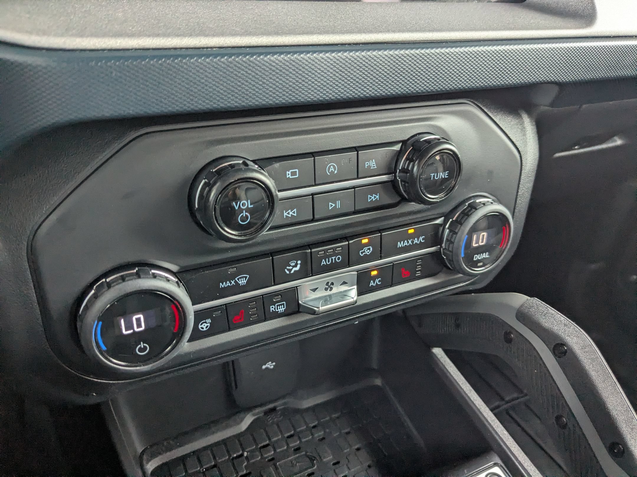 Used 2024 Ford Bronco Outer Banks AWD/4WD image 18