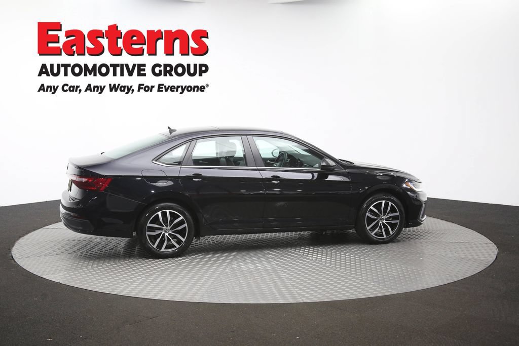 Used 2025 Volkswagen Jetta SE FWD image 44