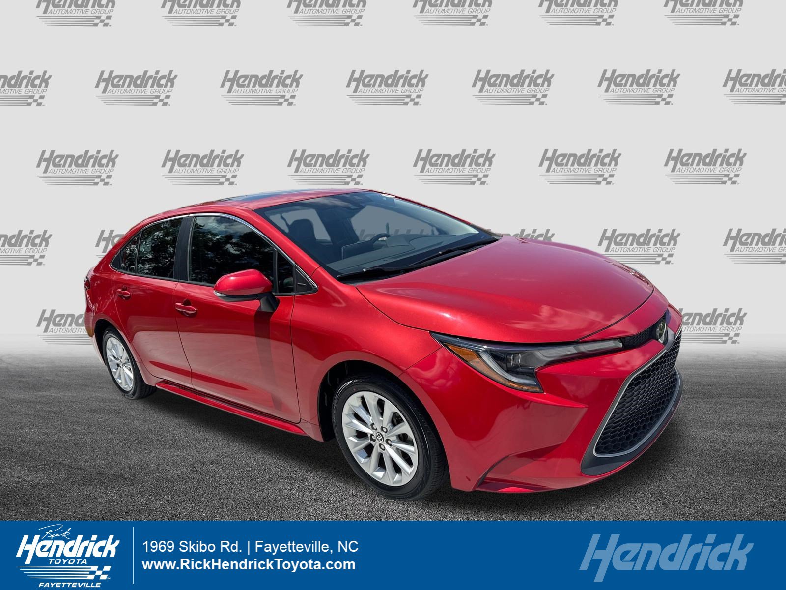 Certified 2021 Toyota Corolla XLE FWD image 1