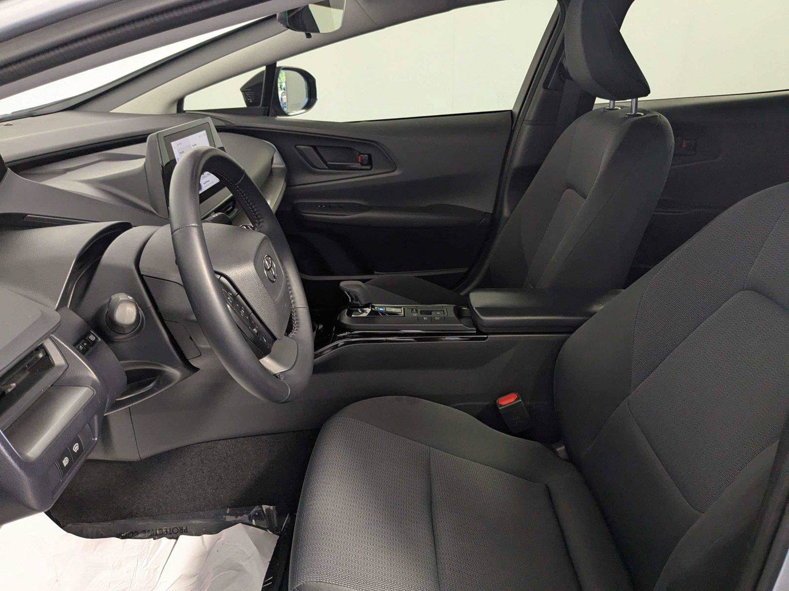 Certified 2025 Toyota Prius LE FWD image 10
