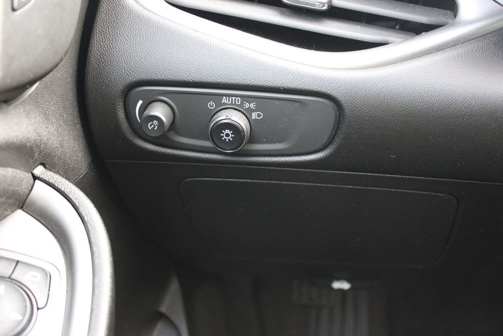 Used 2020 Chevrolet Malibu LS image 37