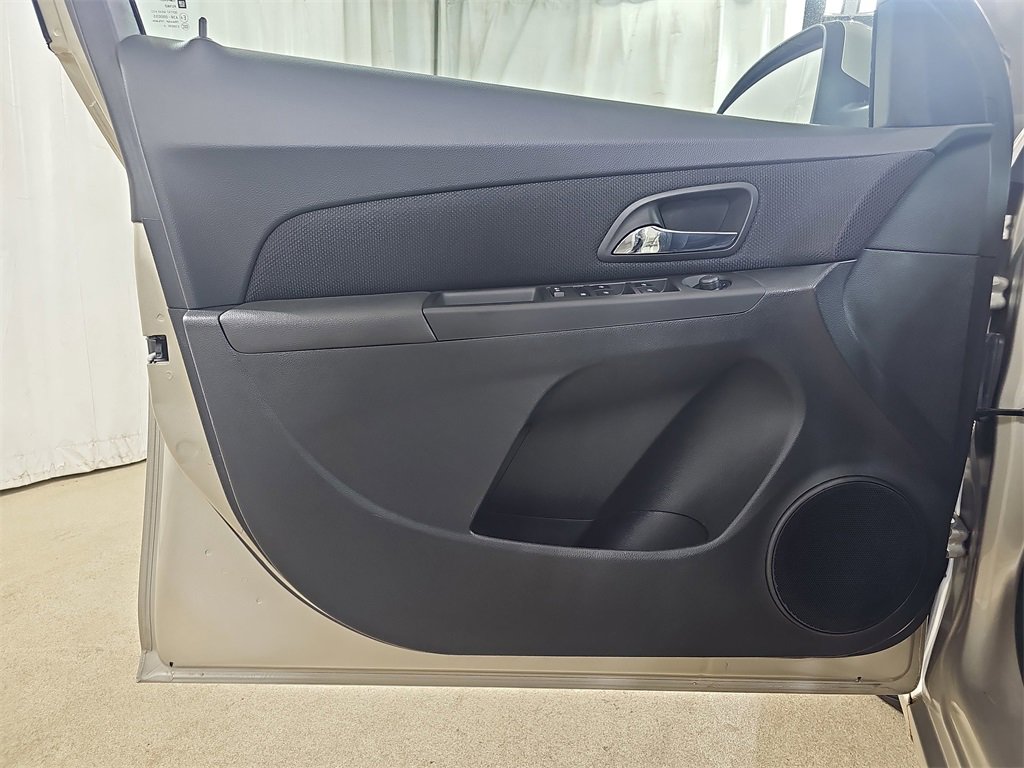 Used 2015 Chevrolet Cruze LT image 30