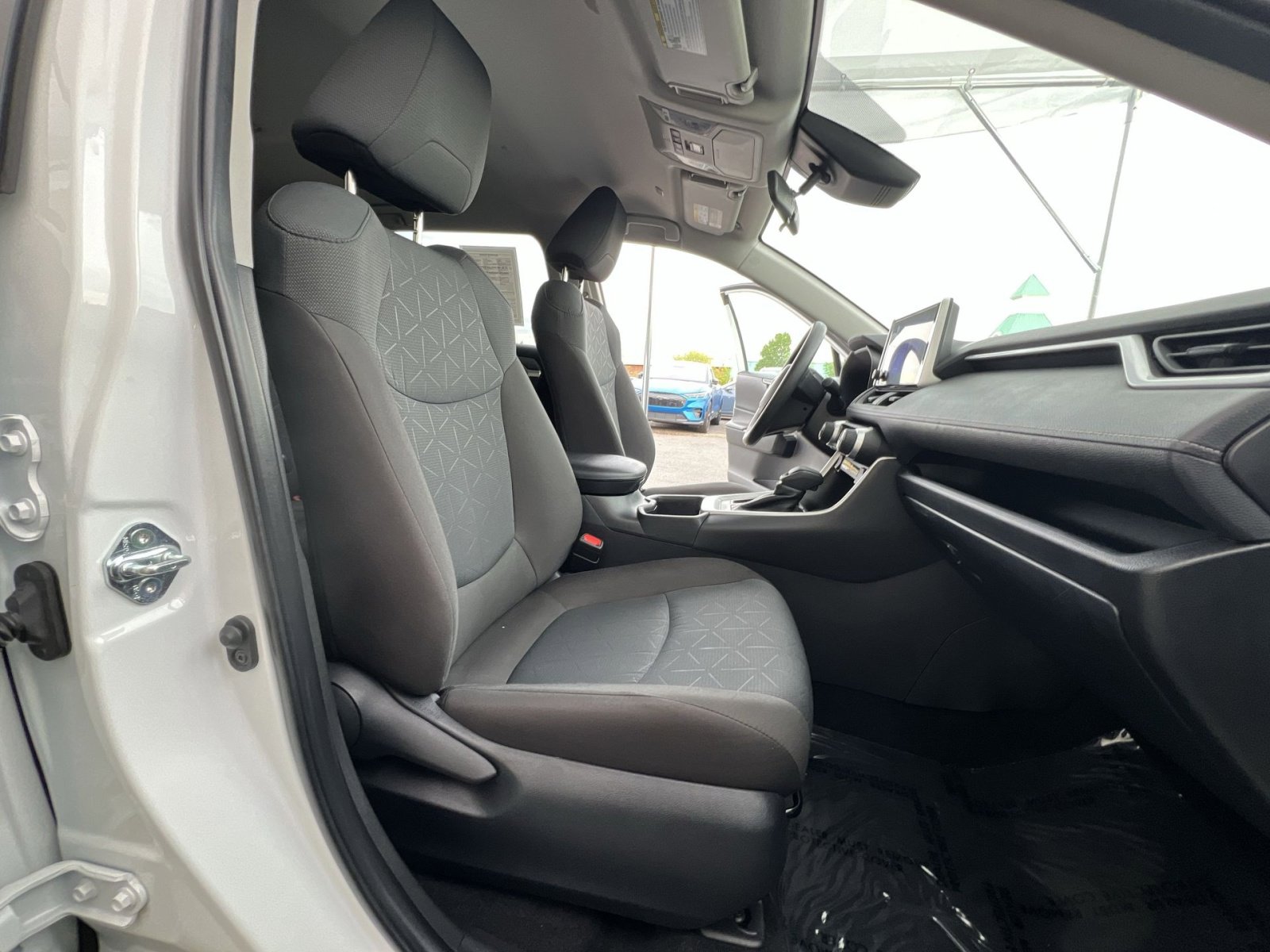 Used 2025 Toyota RAV4 XLE FWD image 34