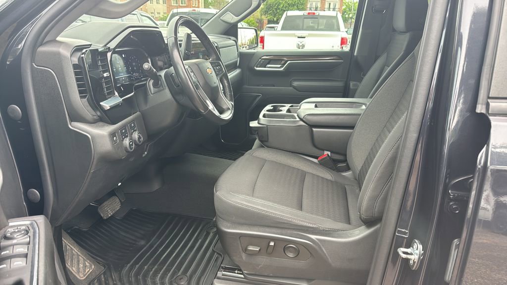 Used 2022 Chevrolet Silverado 1500 LT image 10