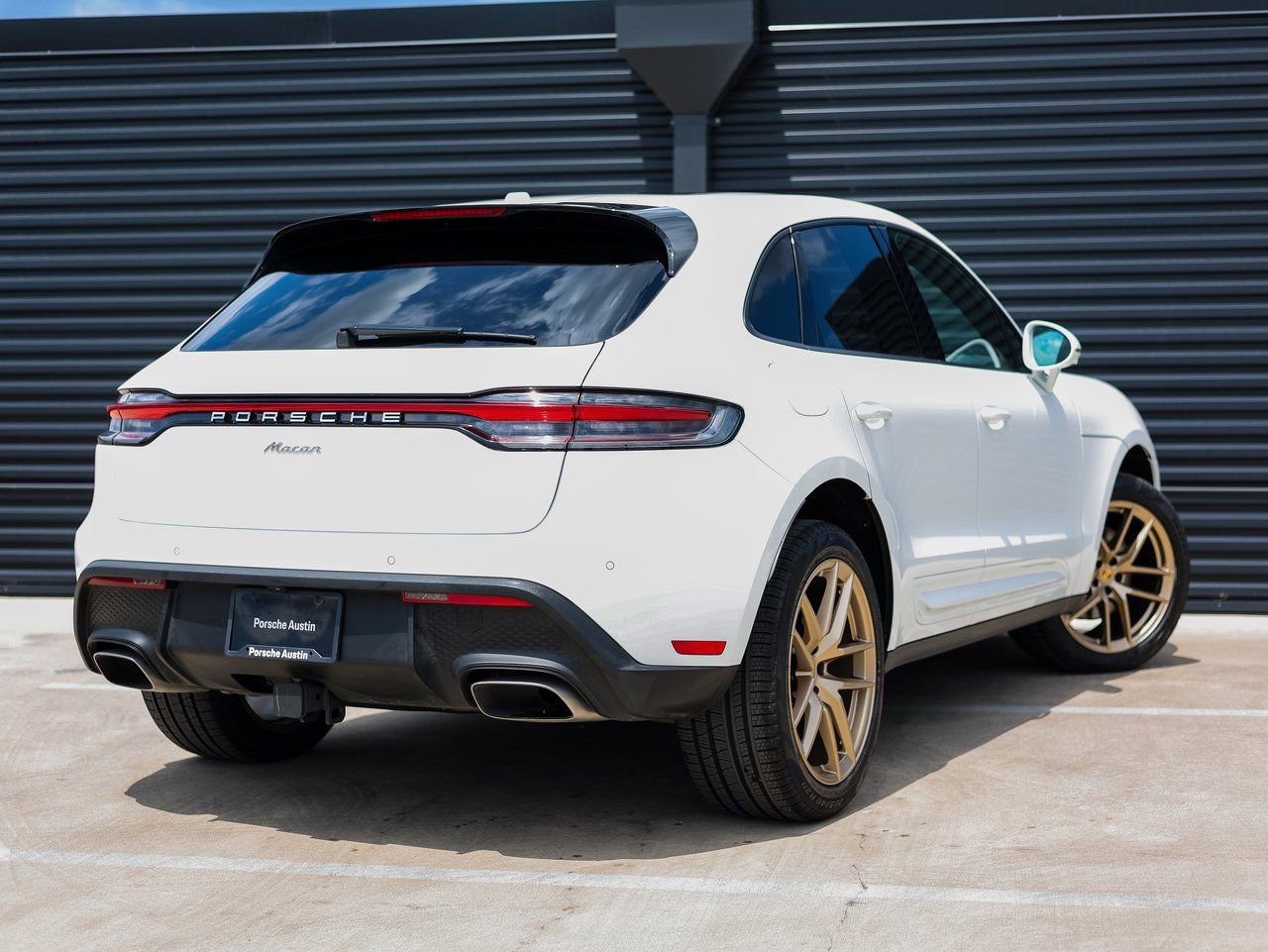 Certified 2025 Porsche Macan image 7