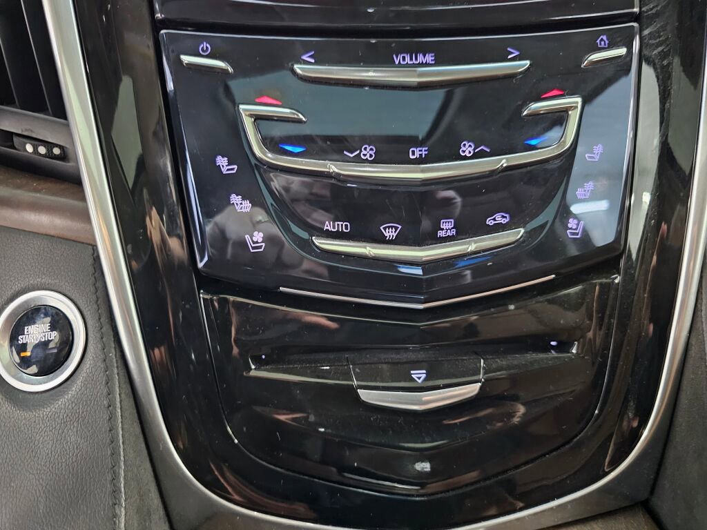 Used 2019 Cadillac Escalade Luxury AWD/4WD image 32